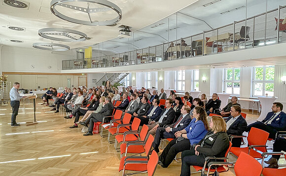 Blick in die Festveranstaltung zu 30 Jahre Landespsychiatrieausschuss im Landtagsrestaurant.