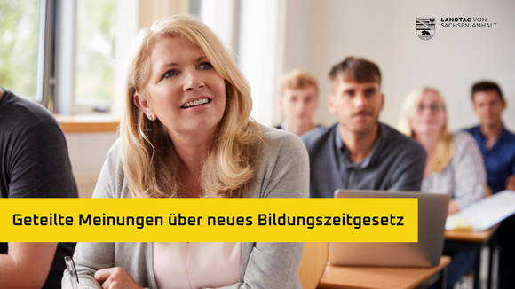 Eine Frau in einem Klassenraum, darüber der Schriftzug "Geteilte Meinungen über neues Bildungszeitgesetz"