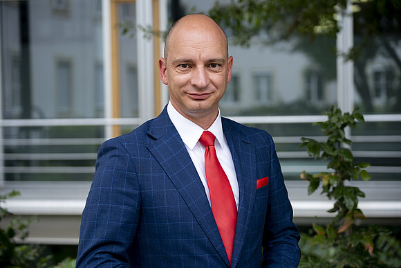 AfD-Fraktion LSA Portraitfoto des AfD-Abgeordneten Florian Schröder.