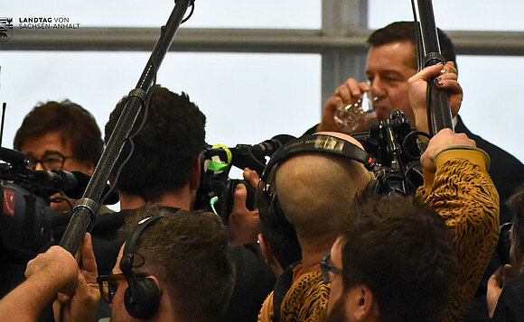 Großer Medienandrang bei der Wahl des Ministerpräsidenten.