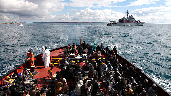 Flüchtlingsboot im Mittelmeer