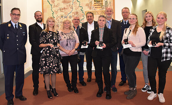 Gruppenbild nach der feierlichen Übergabe der Anerkennungsmedaillen des Landtags von Sachsen-Anhalt.