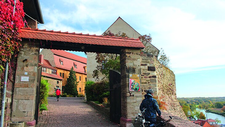 Blick auf das Burg-Gymnasium Wettin, dass auch einen Spezialzweig Kunst anbietet.