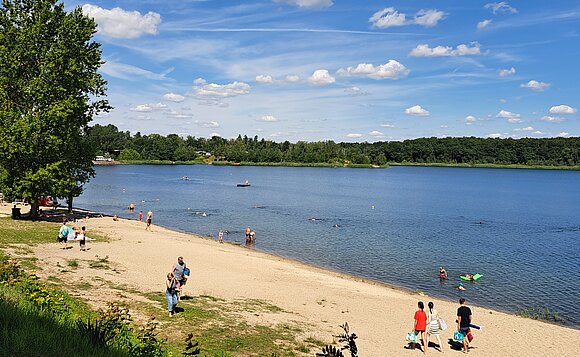 Blick auf den Badesee Förstergrube bei Sandersdorf.