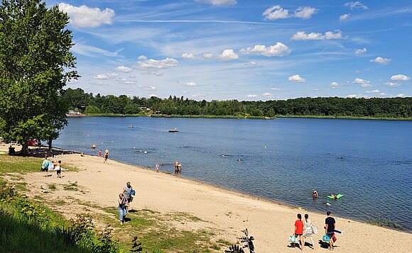 Blick auf den Badesee Förstergrube bei Sandersdorf.