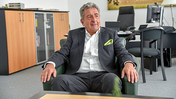 ltlsa/stb Landtagspräsident Dr. Gunnar Schellenberger beim Interview in seinem Amtszimmer im Landtag von Sachsen-Anhalt.