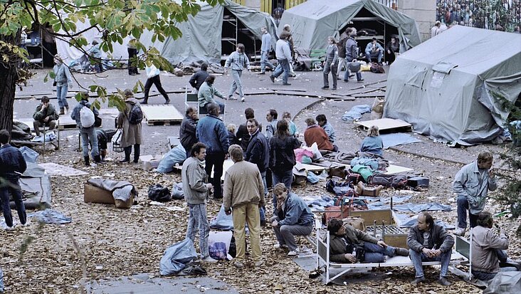Antonín Nový Zeltlager im Garten der bundesdeutschen Botschaft in Prag (1989).