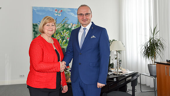 Landtagspräsidentin Gabriele Brakebusch und der kroatische Botschafter S.E. Dr. Gordan Grlić Radman